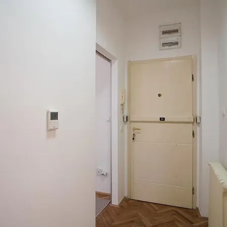 Quiet Luxury Family Apt Belgrade Fortress Center Exterior photo