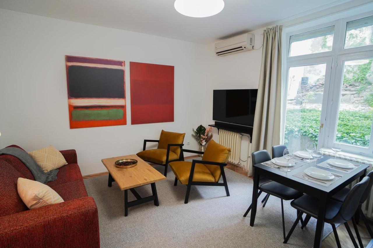 Quiet Luxury Family Fortress Center Apartment *