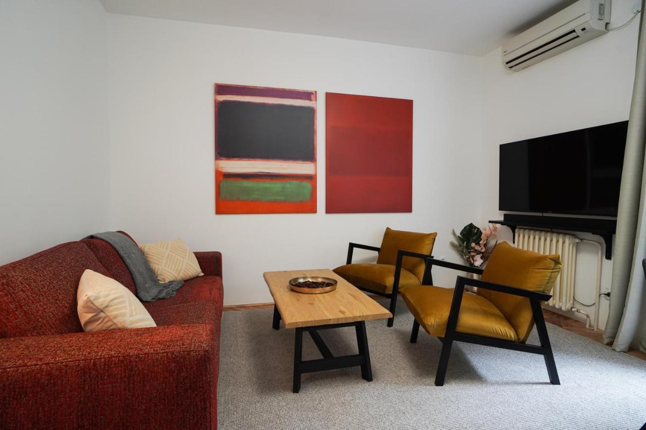Quiet Luxury Family Fortress Center Apartment *